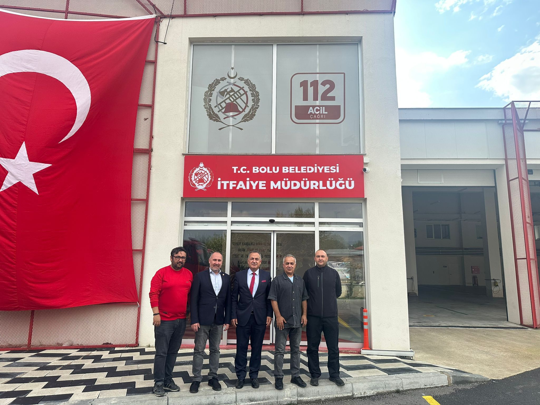 GAZETECİLER İTFAİYECİLERİ UNUTMADI