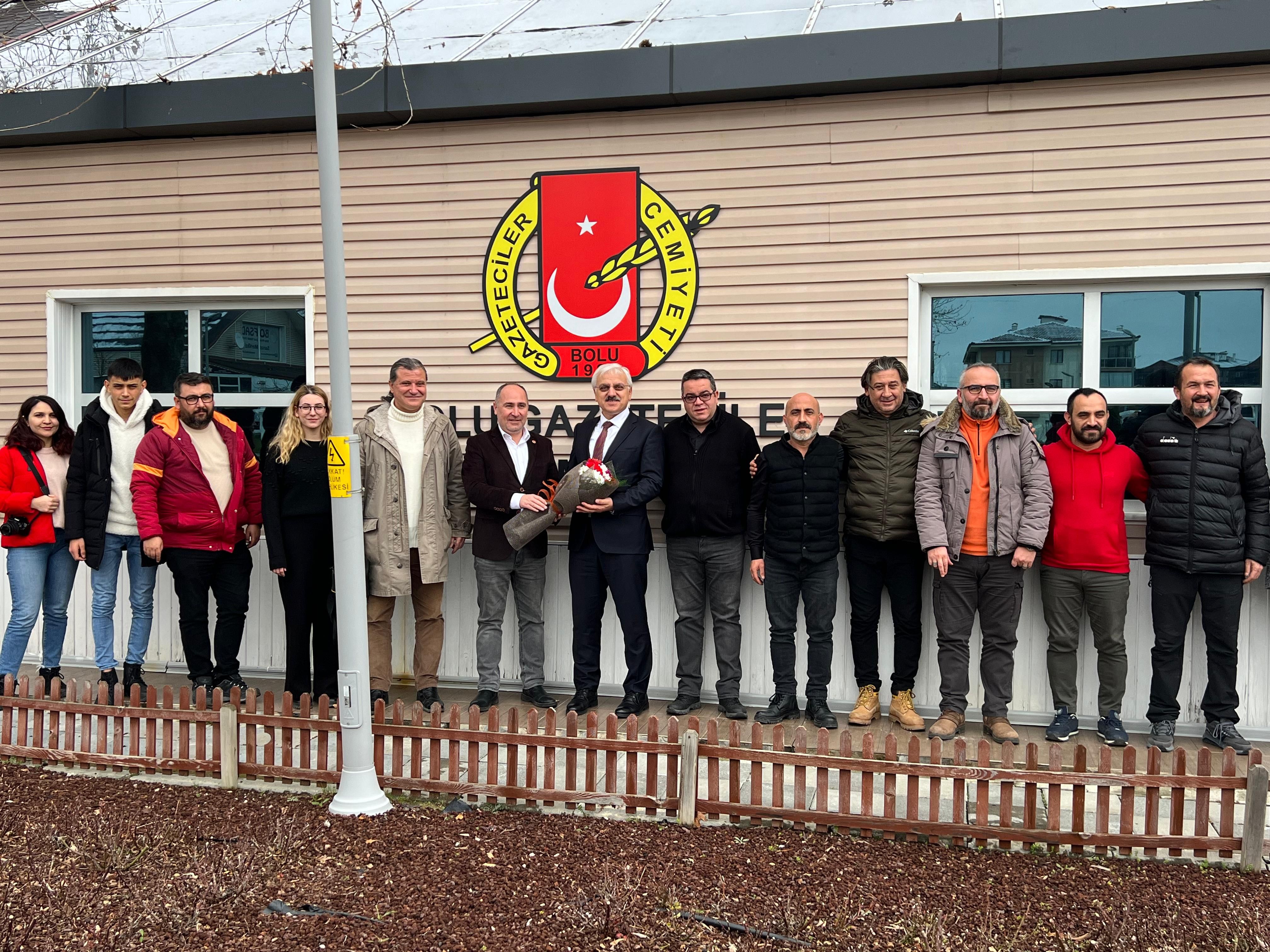 BOLU VALİSİ ERKAN KILIÇ GAZETECİLER GÜNÜNÜ, GAZETECİLER DE VALİ KILIÇ'IN İDARECİLER GÜNÜNÜ KUTLADI 