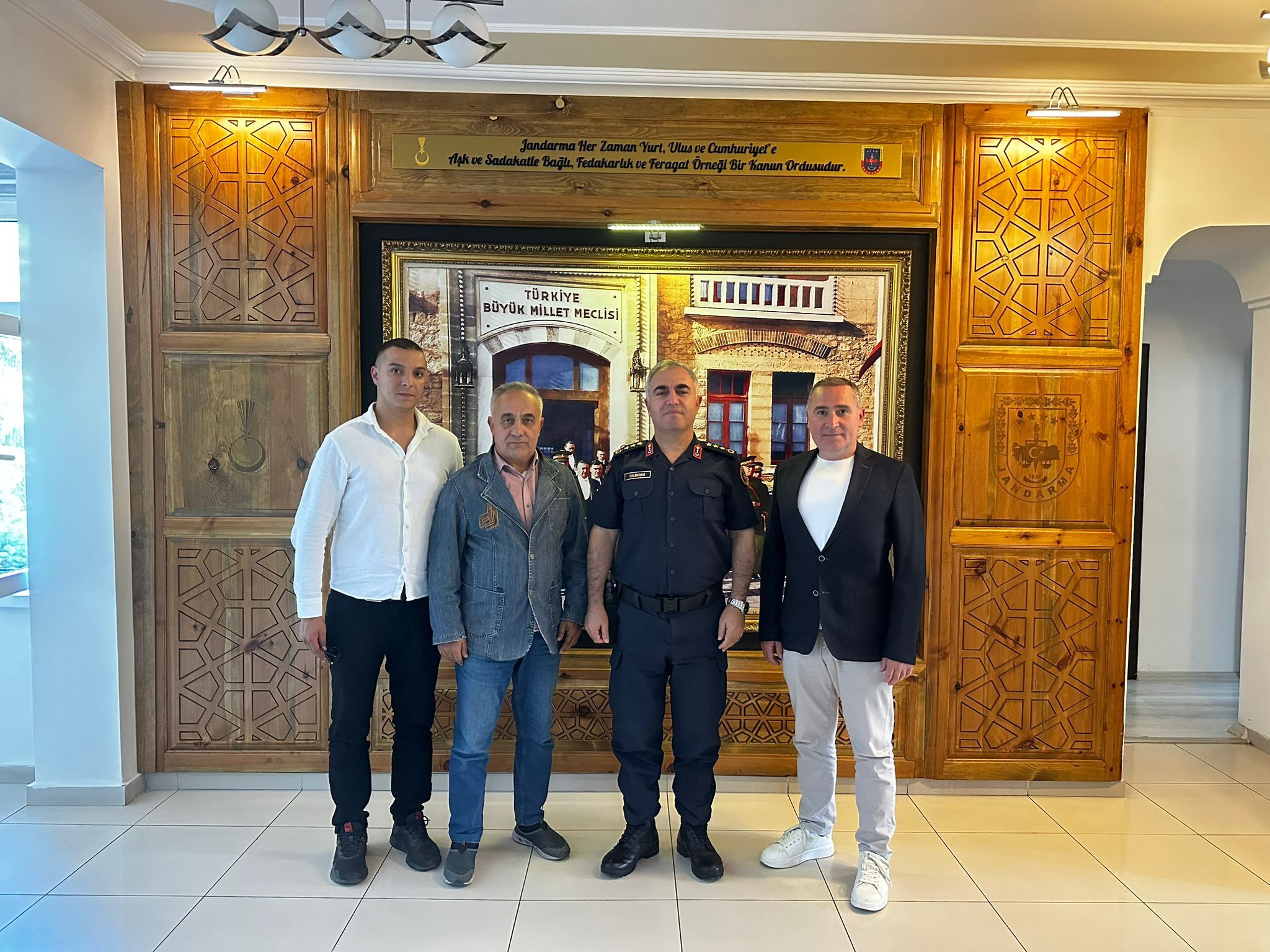 BOLU GAZETECİLER CEMİYETİ'NDEN JANDARMAYA KURULUŞ YILDÖNÜMÜ ZİYARETİ